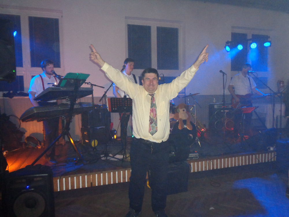 Závěr plesu vodních zachranářů